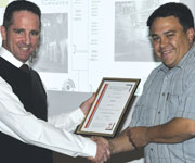 Evan Dent (left) receives the SAIMC presenter’s certificate from Alvin Seitz representing the Johannesburg branch